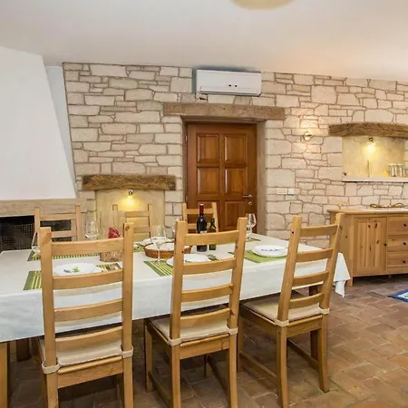 Rafael 2 Σπίτι διακοπών Karpinjan